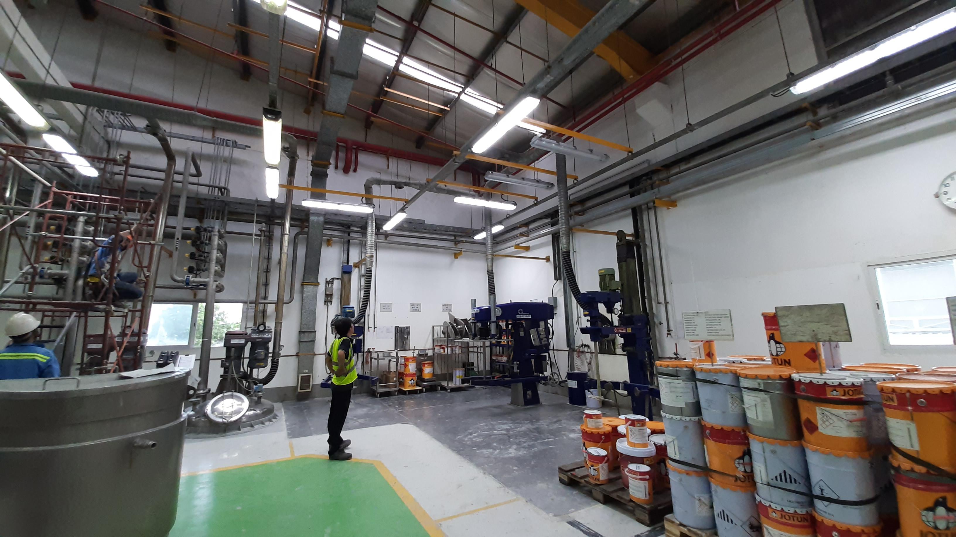 Đèn chống cháy nổ Eaton 2